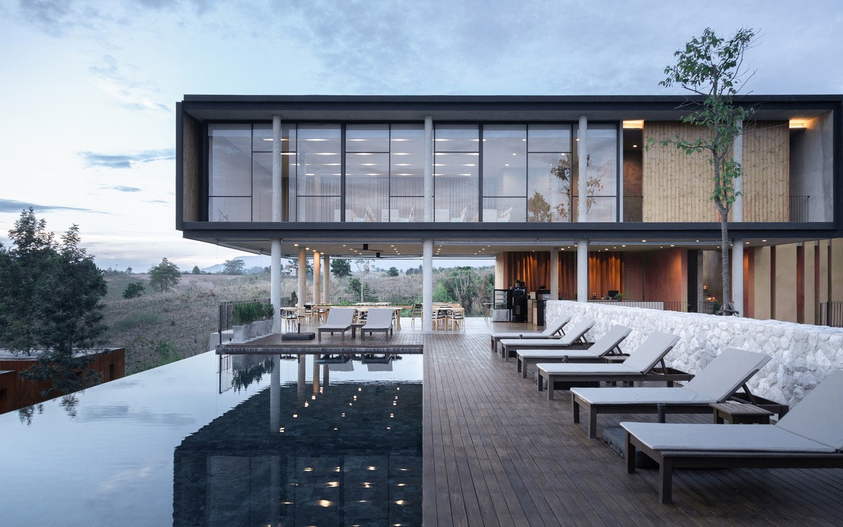 1582869451448042.jpg 廣東山頂度假酒店裝修設(shè)計公司案例(圖1)