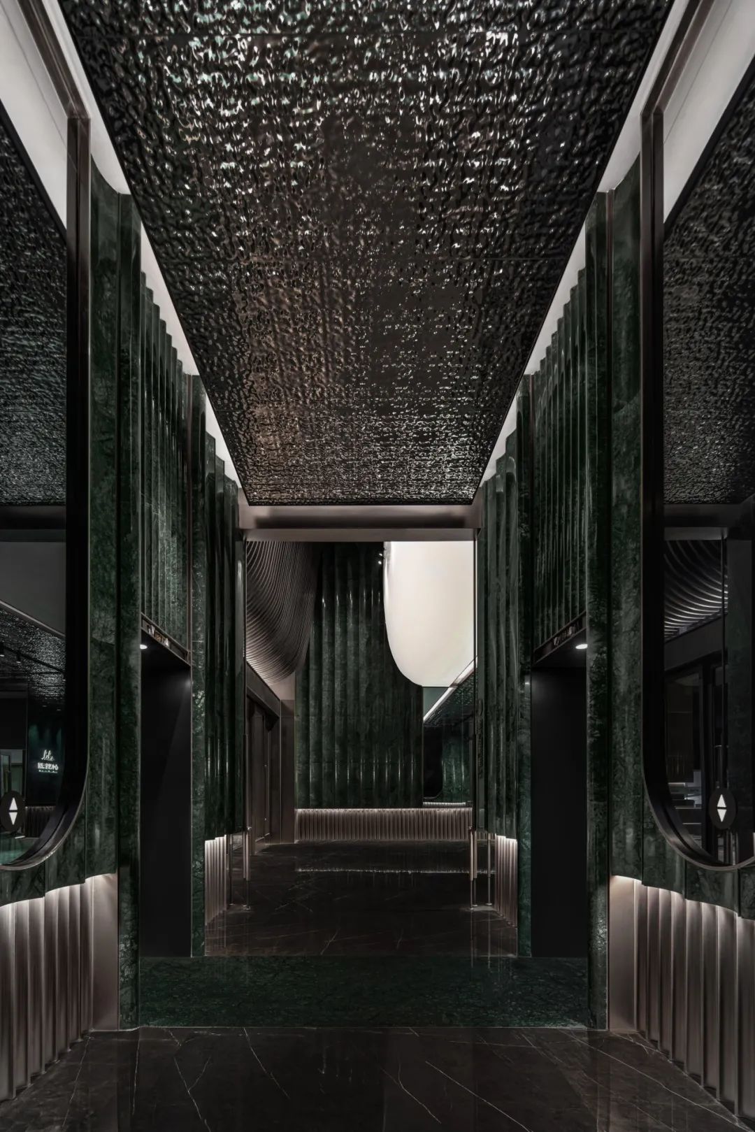 鄭州酒店裝修推薦大型酒樓翻新改造設(shè)計案例(圖2) 640 (2).jpg