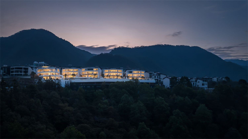 云南半山溫泉酒店裝修設(shè)計(jì)方案(圖1) 10524856_vsszan85676190442402.jpg