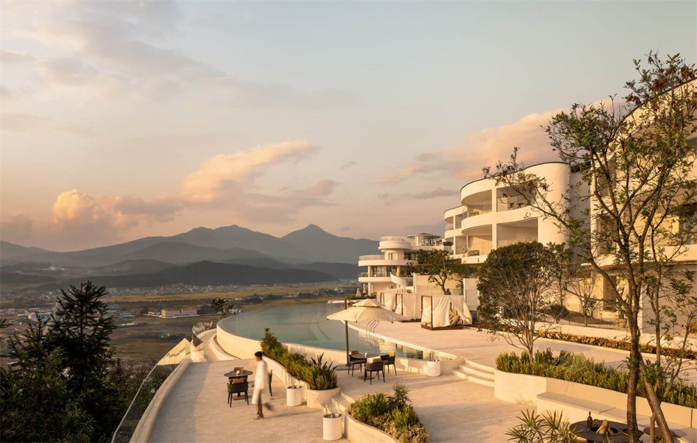 云南半山溫泉酒店裝修設(shè)計(jì)方案(圖3) 10524862_vsszan85676190442408.jpg