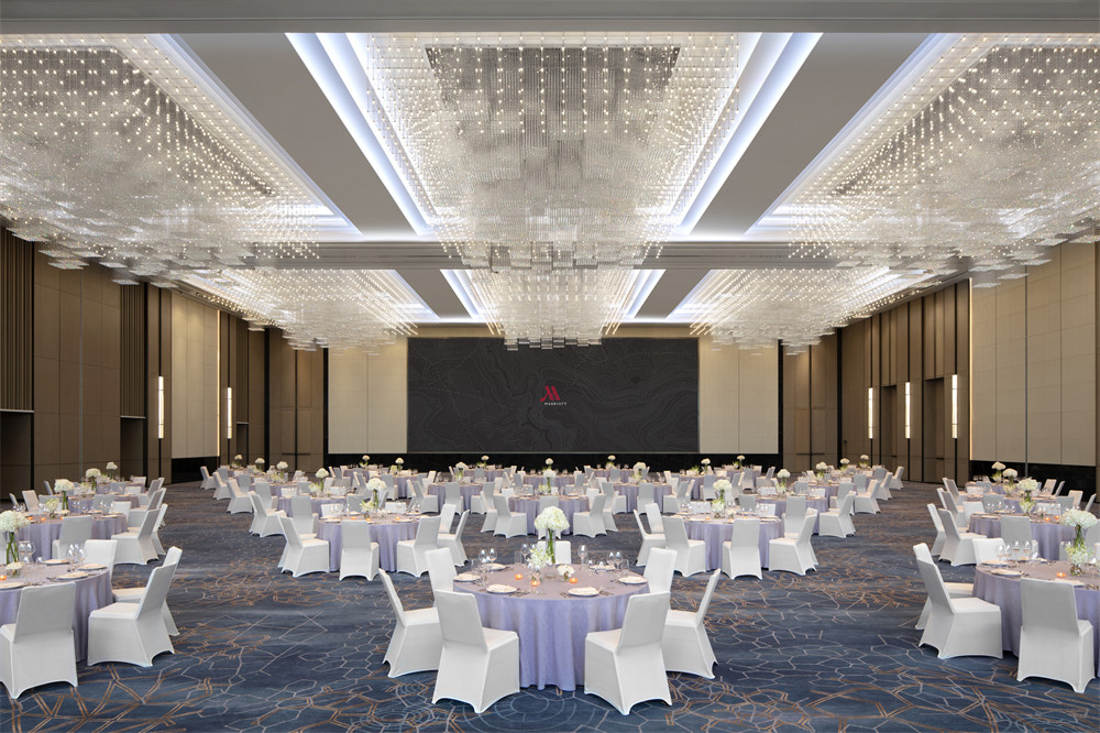 張家港萬(wàn)豪國(guó)際五星級(jí)酒店裝修設(shè)計(jì)案例(圖15) 7497927_16-張家港萬(wàn)豪酒店宴會(huì)廳.jpg