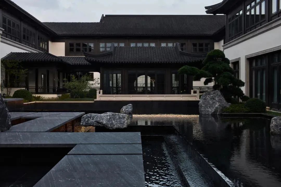 當(dāng)代東方美學(xué)鑒湖云舍酒店裝修設(shè)計案例(圖1) 640 (1).jpg