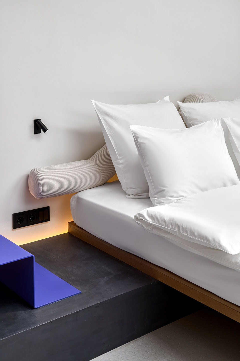 專為年輕人打造的低造價Faces酒店裝修設(shè)計方案(圖5) 10934364_vsszan184053281054267.jpg