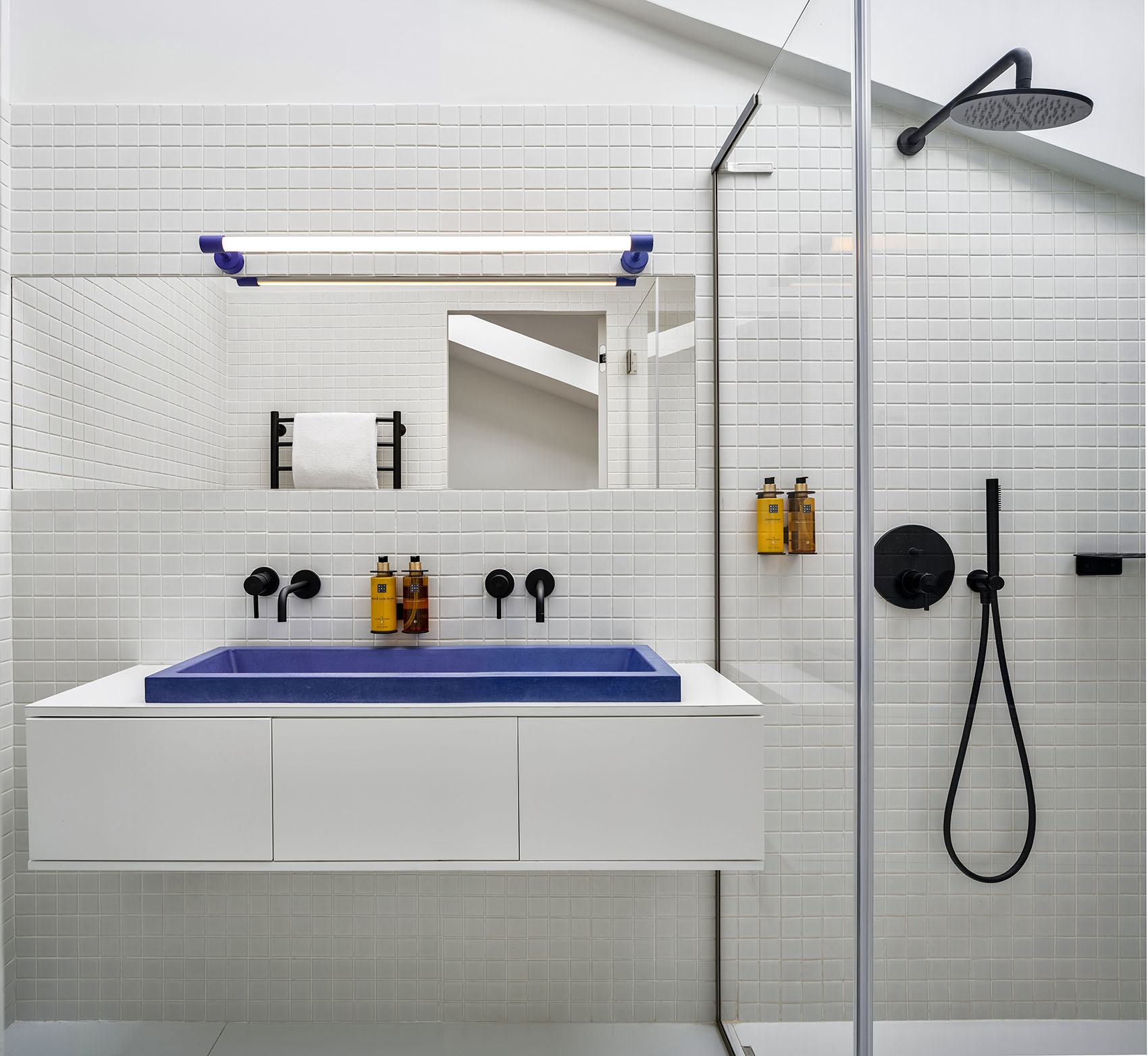 專為年輕人打造的低造價Faces酒店裝修設(shè)計方案(圖10) 10934368_vsszan1840532810542611.jpg