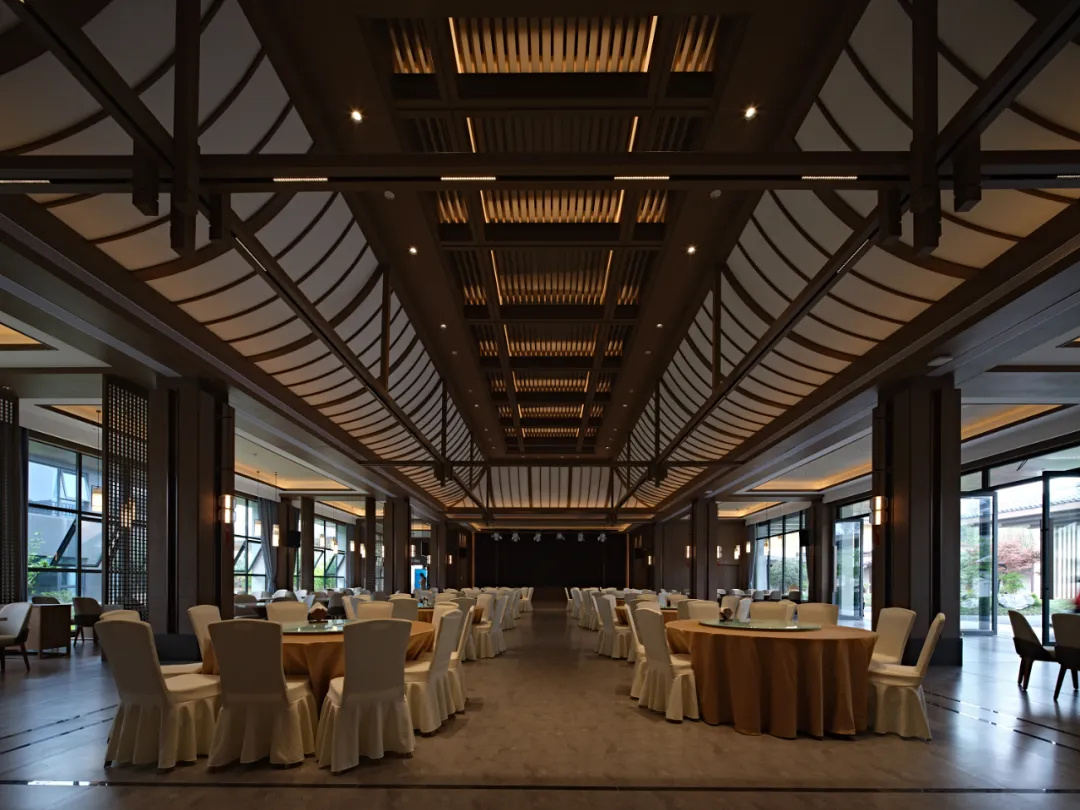 凌家灘文旅小鎮(zhèn)新中式國風(fēng)度假酒店裝修設(shè)計(jì)(圖4) 640_wx_fmt=jpeg&from=appmsg&tp=webp&wxfrom=5&wx_lazy=1&wx_co=1 (5).jpg