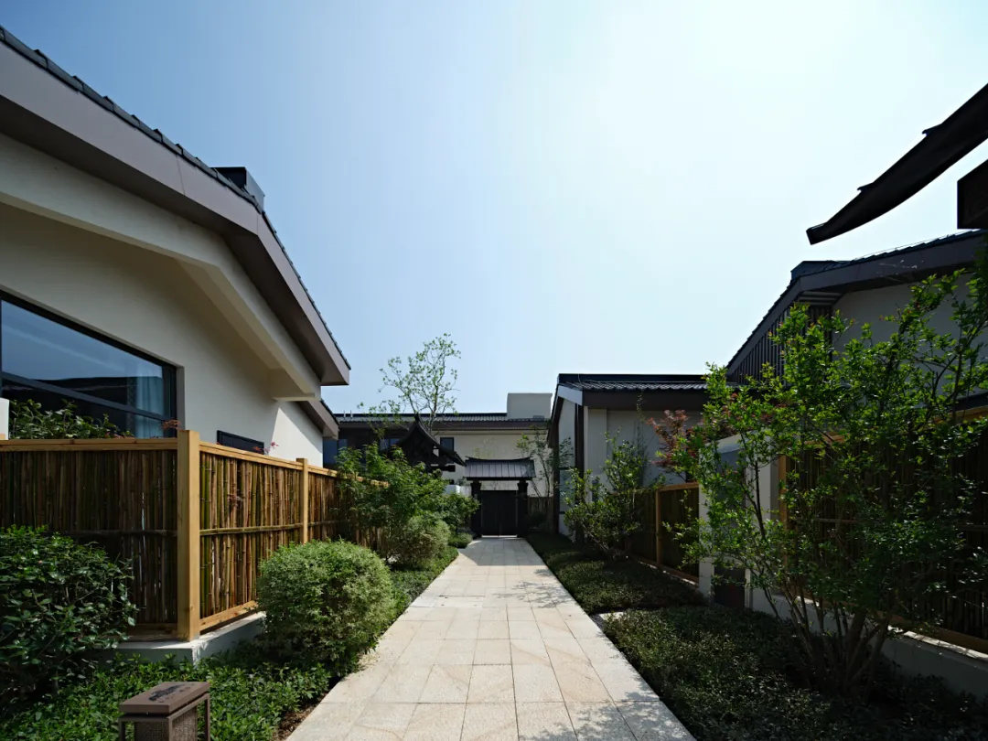 凌家灘文旅小鎮(zhèn)新中式國風(fēng)度假酒店裝修設(shè)計(jì)(圖6) 640_wx_fmt=jpeg&from=appmsg&tp=webp&wxfrom=5&wx_lazy=1&wx_co=1 (6).jpg