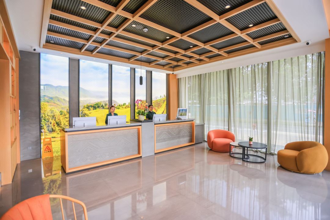 深圳秋果連鎖精品酒店裝修設(shè)計(jì)(圖2) 0201b12000ca0kq0g4648_W_1080_808_R5_D.jpg