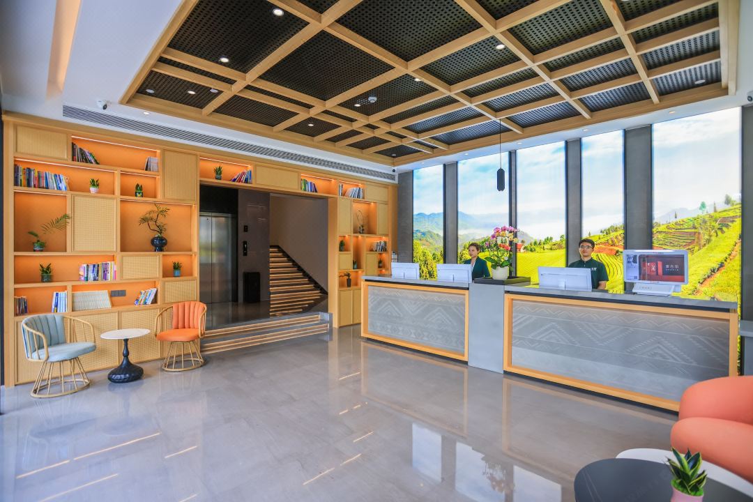 深圳秋果連鎖精品酒店裝修設(shè)計(jì)(圖3) 0206x12000ca0kpfxC755_W_1080_808_R5_D.jpg