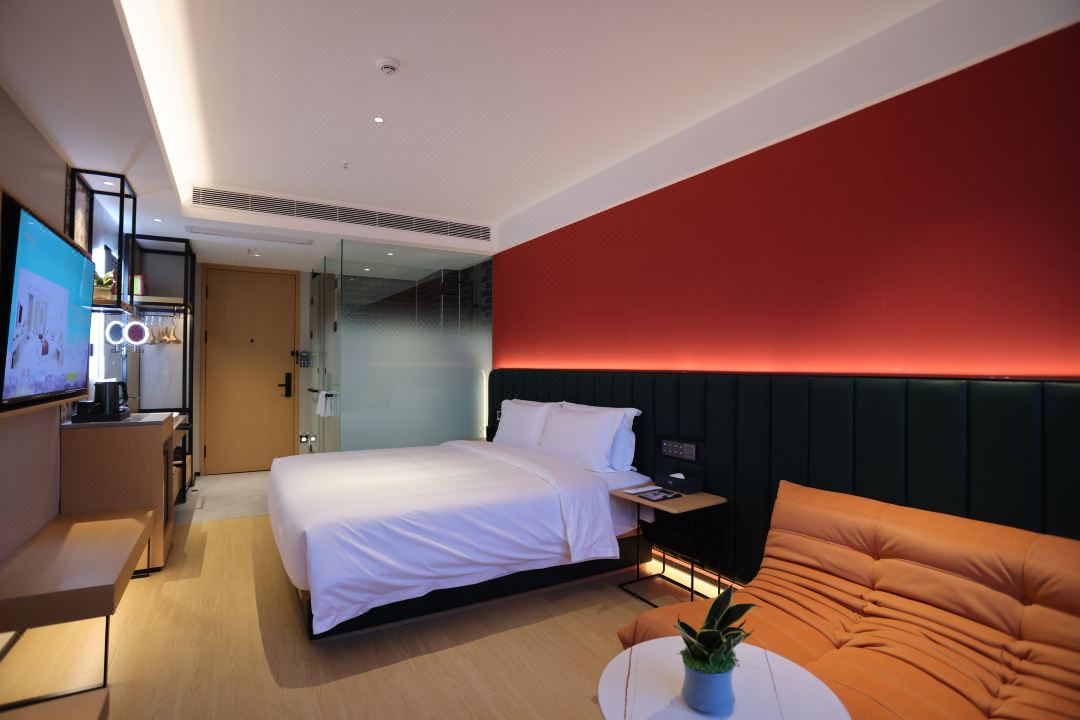 深圳秋果連鎖精品酒店裝修設(shè)計(jì)(圖7) 1mc0h12000ca4r56a4912_W_1080_808_R5_D.jpg